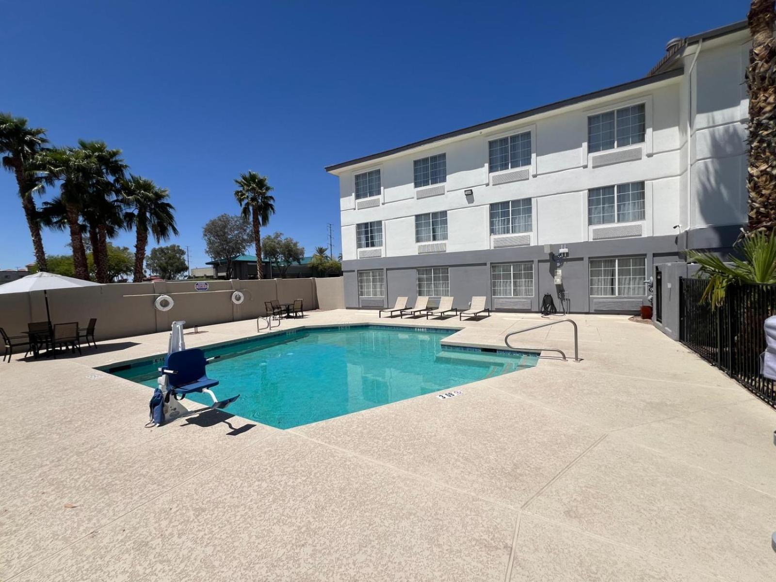 Garner Hotel By Ihg Phoenix - Surprise Exterior photo