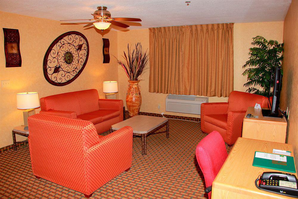 Garner Hotel By Ihg Phoenix - Surprise Exterior photo